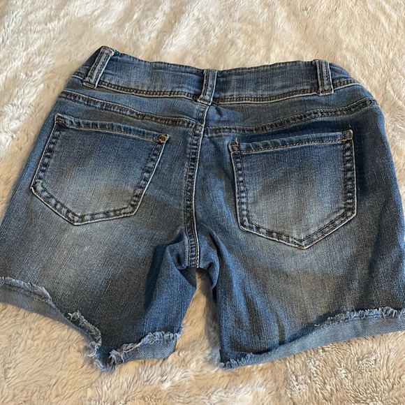 Girls mudd distressed cut off jeans shorts - Picture 4 of 4